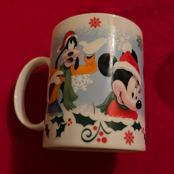 Disney Mickey & Friends Enesco Christmas Mug - Picture 1 of 10